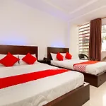 OYO 487 Khách Sạn Sao Mai