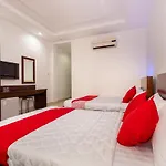 OYO 487 Khách Sạn Sao Mai